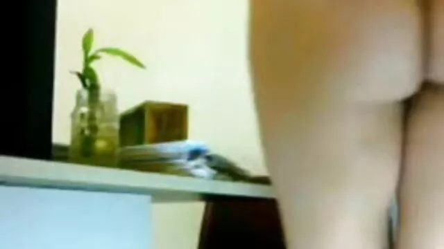 بالغ روسی seduces آدمی کے ساتھ اسکائپ فیلم سکس همجنس گرایی