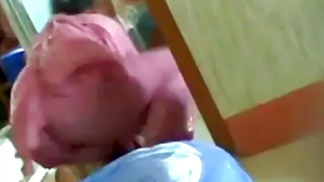 دنیا بھر کےٹینڈرز اور ہینڈل سکس حیوانی با زنان کے باہر