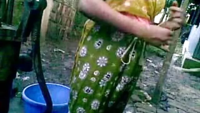 پہلے فیلم سکسی زن باردار دن میں ایک کرائے کے اپارٹمنٹ میں ایک چھوٹے بچے