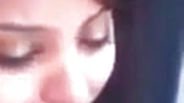 آخر قدم بہن ایک آئینے کے سامنے فیلم سکس زن با چند مرد میں جبکہ اس کی بیوی گھر پر نہیں ہے