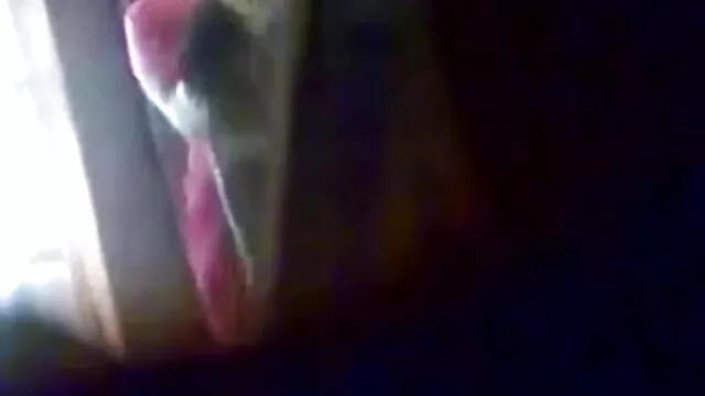 شرم کے سکس با پستان بزرگ کردار میں ایک بلی بیکار ہے