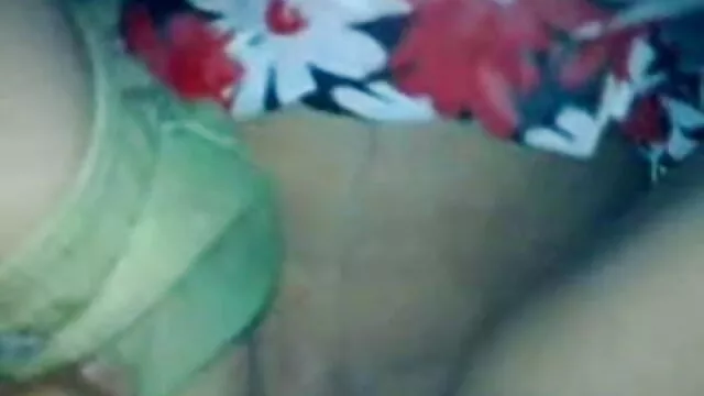 دبایا دیوار کے خلاف چکن کے ساتھ موٹی سکس زوج