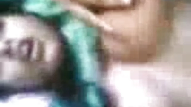 ایک سکس زن با جوان لڑکی کے ساتھ بندھے ہوئے ایک زنجیر کر سکتے ہیں اب کوئی منعقد, اس وجہ سے pissing پر جاںگھیا