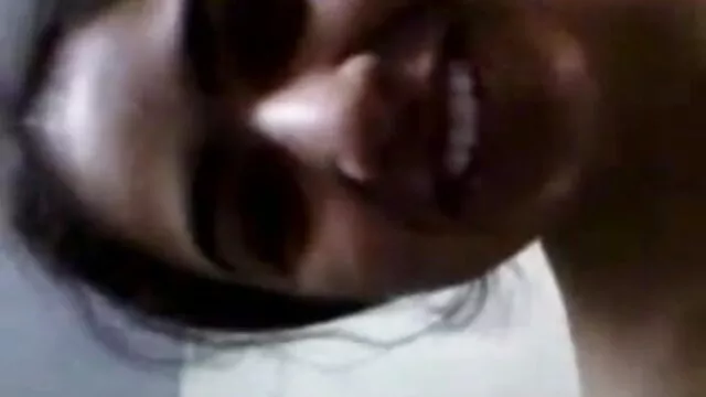 خوبصورت سنہرے بالوں والی روسی غلبہ پوزیشن کے چہرے میں ایک سکس با دختر 18 سویلین شخص