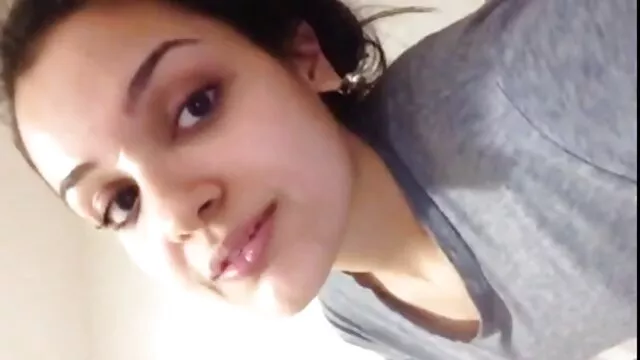 مولی فیلم سکسی در حال خواب کی throbbing گلے میں