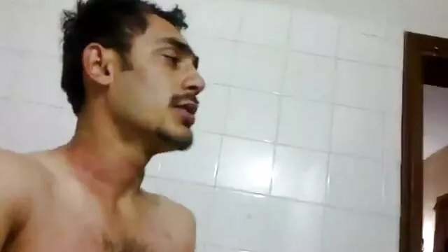 نئے طالب علم آخر تک اور منظم گولی مار کرنے کے لئے فون پر سکس با زن ۳۰