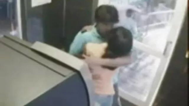 ان میں سکسی جماعی سے تین اور تمام لوگوں سے لطف اندوز