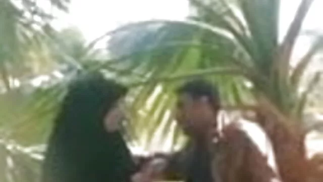 بچے caresses سکس با دختر زیبا
