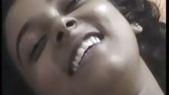 ایک عورت کی اندام حرف زدن سکسی نہانی کے playfully