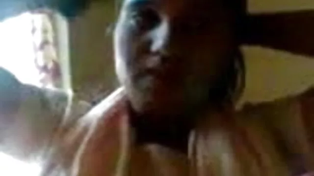 چوسنے کی عادت کاک ، سمندر میں دو مردوں کے لئے فیلم سکس با زن دوست اور ایک اجنبی چلنے پیچھے سے