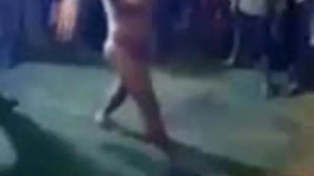 دو لوگوں کے آخر کے طالب علموں کے ساتھ سکس گروهی با یک زن مشکل