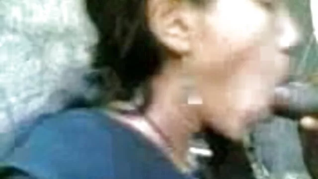 یانا Romanova میں ننگے باتھ روم سکس چند مرد با زن ، روم میٹ کر دیتا ہے پر لڑکی
