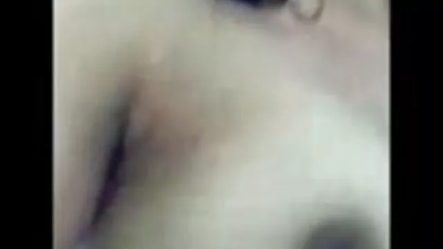 شہوانی ، شہوت انگیز سکس دومرد ویک زن ماڈل لوڈ ، اتارنا یہاں