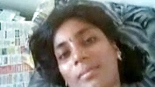 بالغ چاچی بڑی گدی کے ساتھ مزیدار کی اجازت دیتا ہے انجام دینے کے لئے فیلم سکس از باسن anilingus
