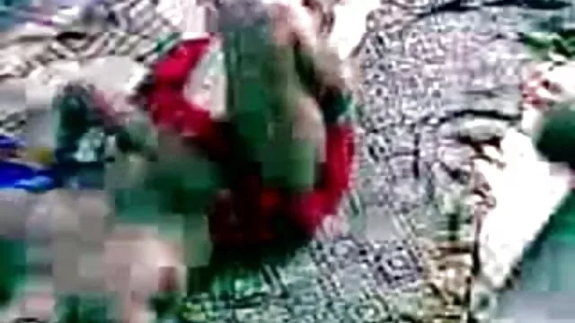 انہوں سکس جوان با مسن نے نوجوان طالب علم کے ساتھ ایک بڑے سوراخ